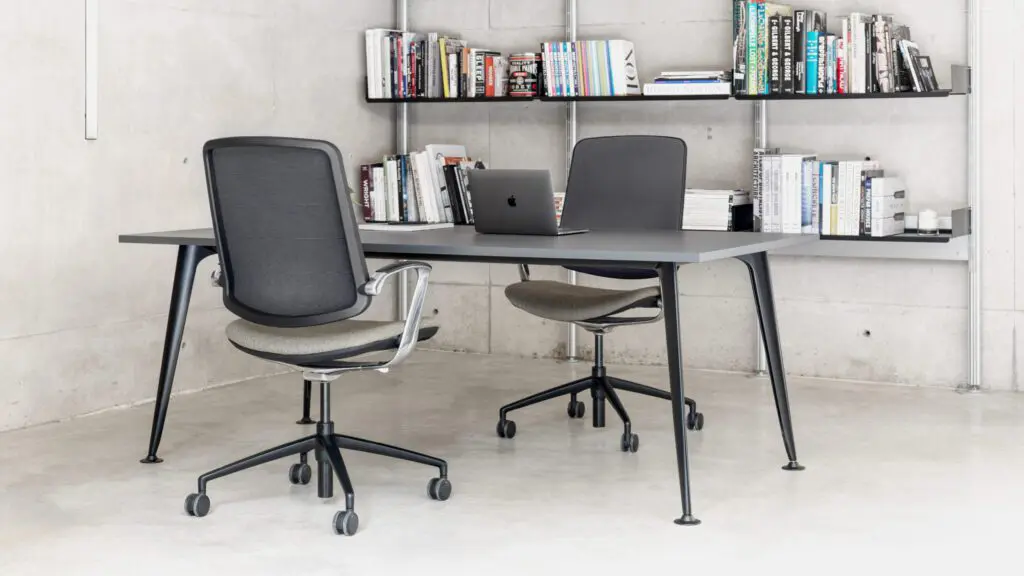 Boss Pegasus Meeting table