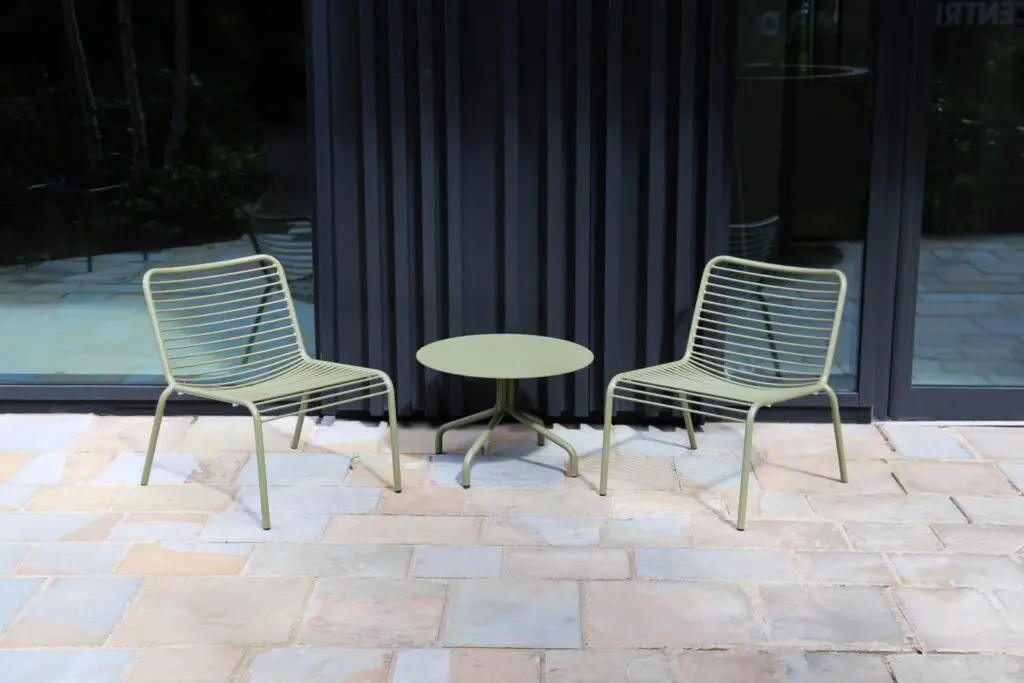 Origin contour lounge chair kampus outside